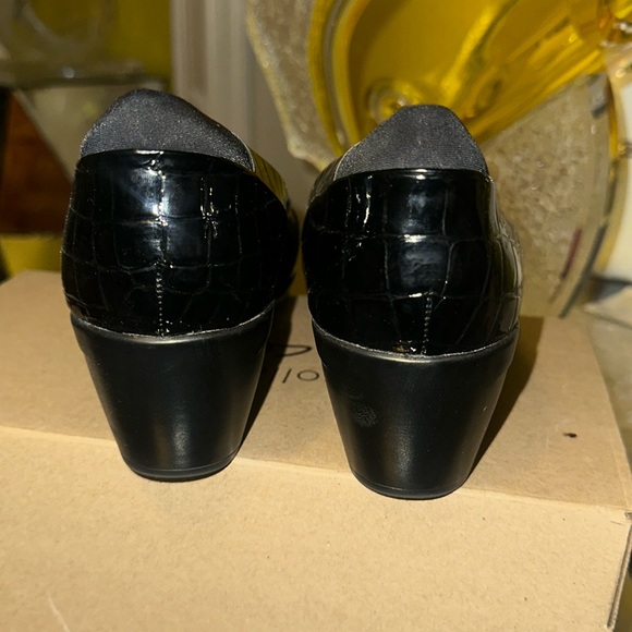 Clark’s - Picture 6 of 7